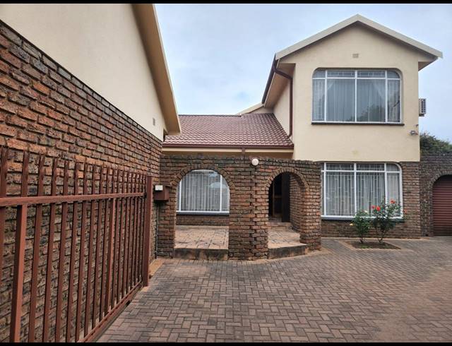 4 BEDROOM HOUSE SOLD IN VANDERBIJLPARK SE 6